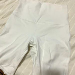 Align biker shorts in white